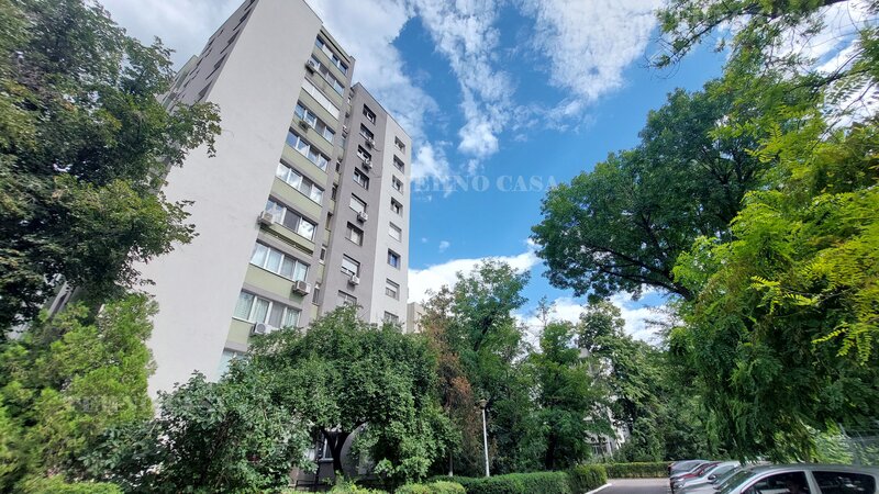 Titan metrou v-a-v parc, prima inchiriere, renovat 2 gr. sanit. loc parcare
